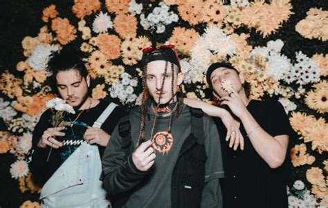 what music genre is chase atlantic? Chase Atlantic, an American singer-songwriter and producer, has carved out a unique niche in the contemporary music scene with his blend of hip-hop, electronic, and soul influences.